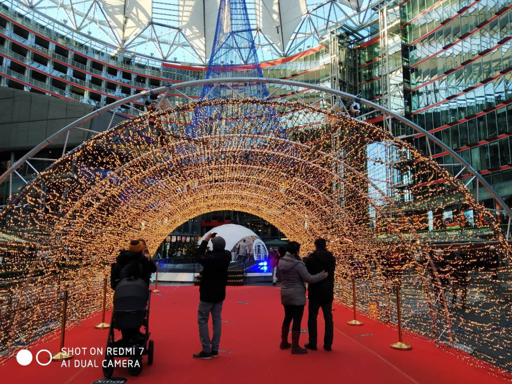 Instalatii de lumina in Sony Center, Berlin