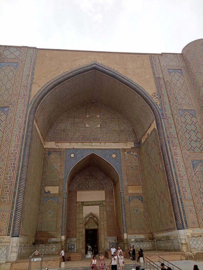 Intrarea in Moscheea Bibi-Khanum, Samarkand
