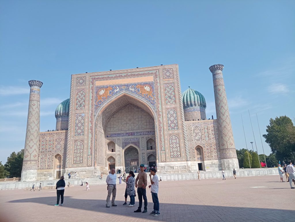 Medrasa Sherdor, Samarkand