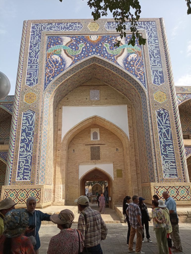 Medrasa lui Nadir Divan-Beghi, Bukhara