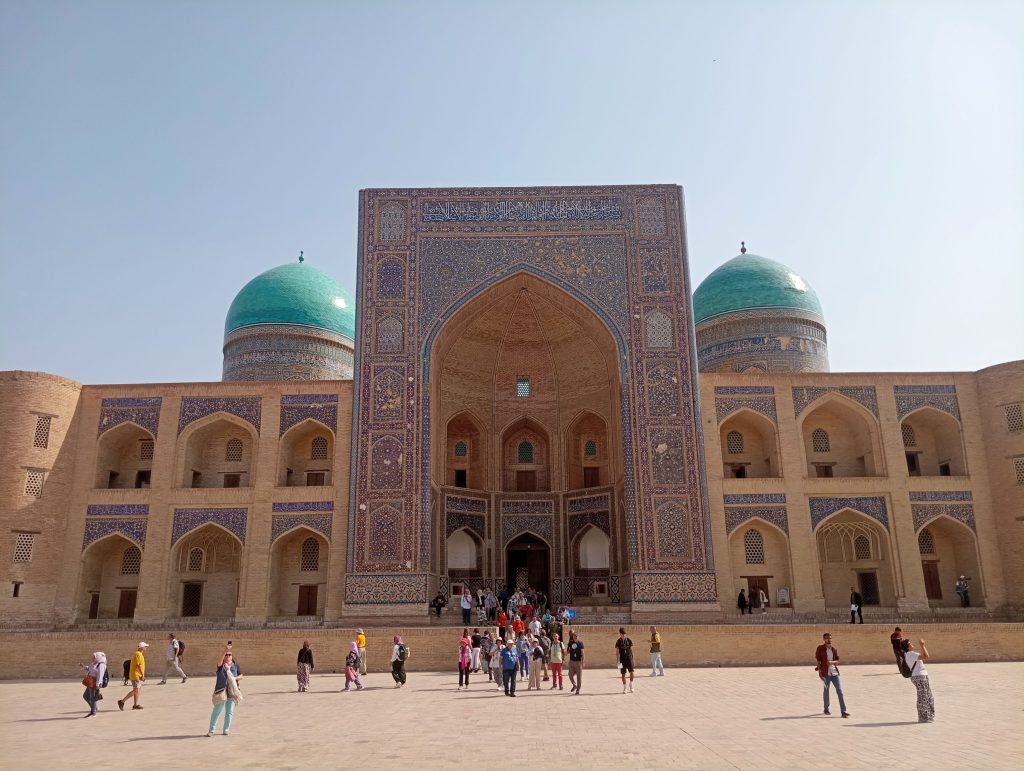 Medrasa Miri-Arab, Bukhara