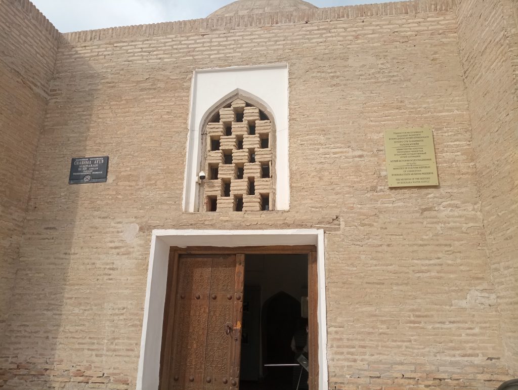 Intrarea la Altarul Chashma Ayub, Bukhara