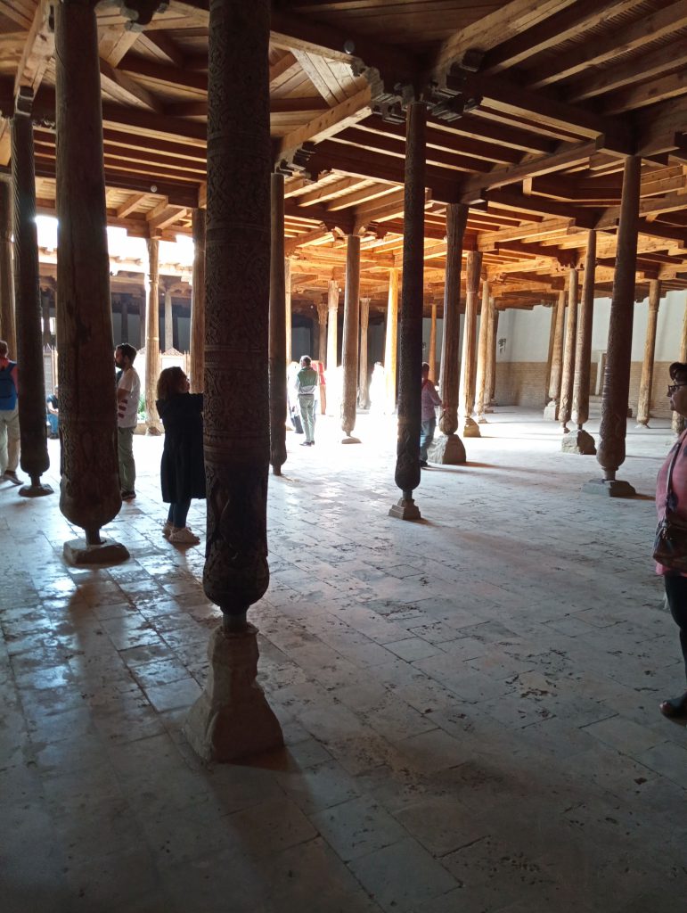 Interiorul Moscheii de Vineri, Khiva