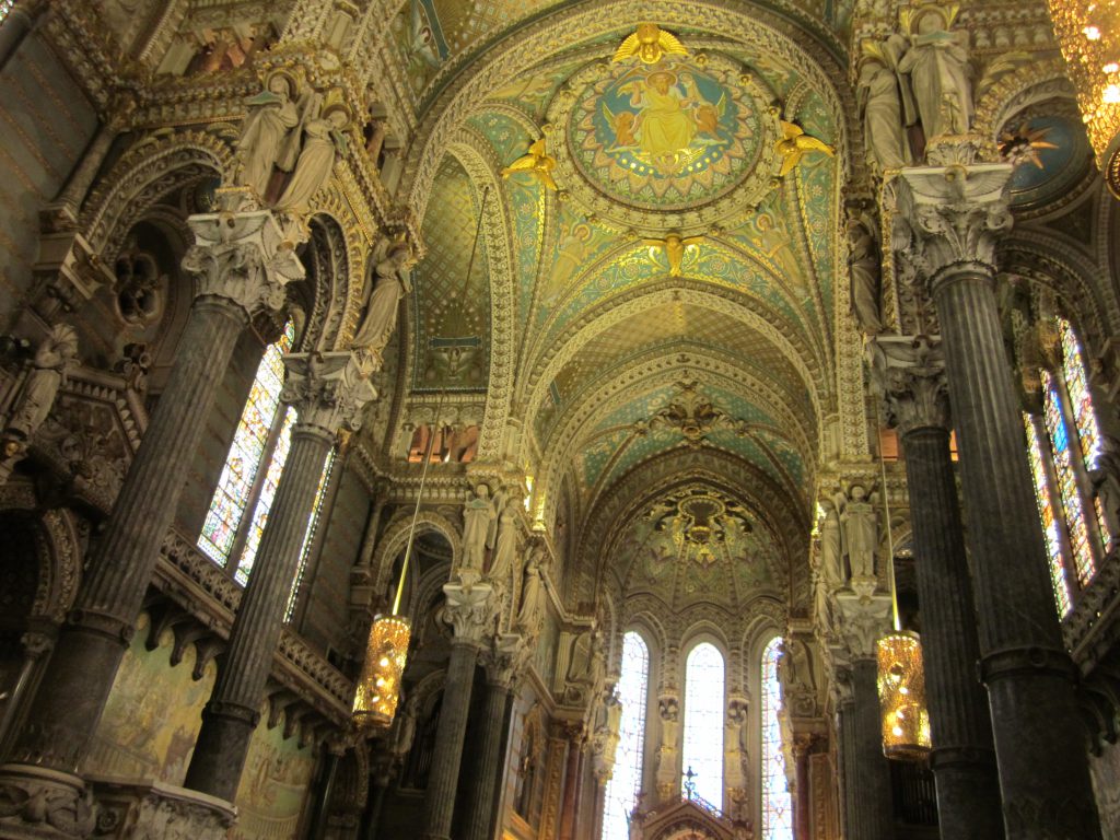 Interiorul Bazilicii Notre Dame de Fourviere