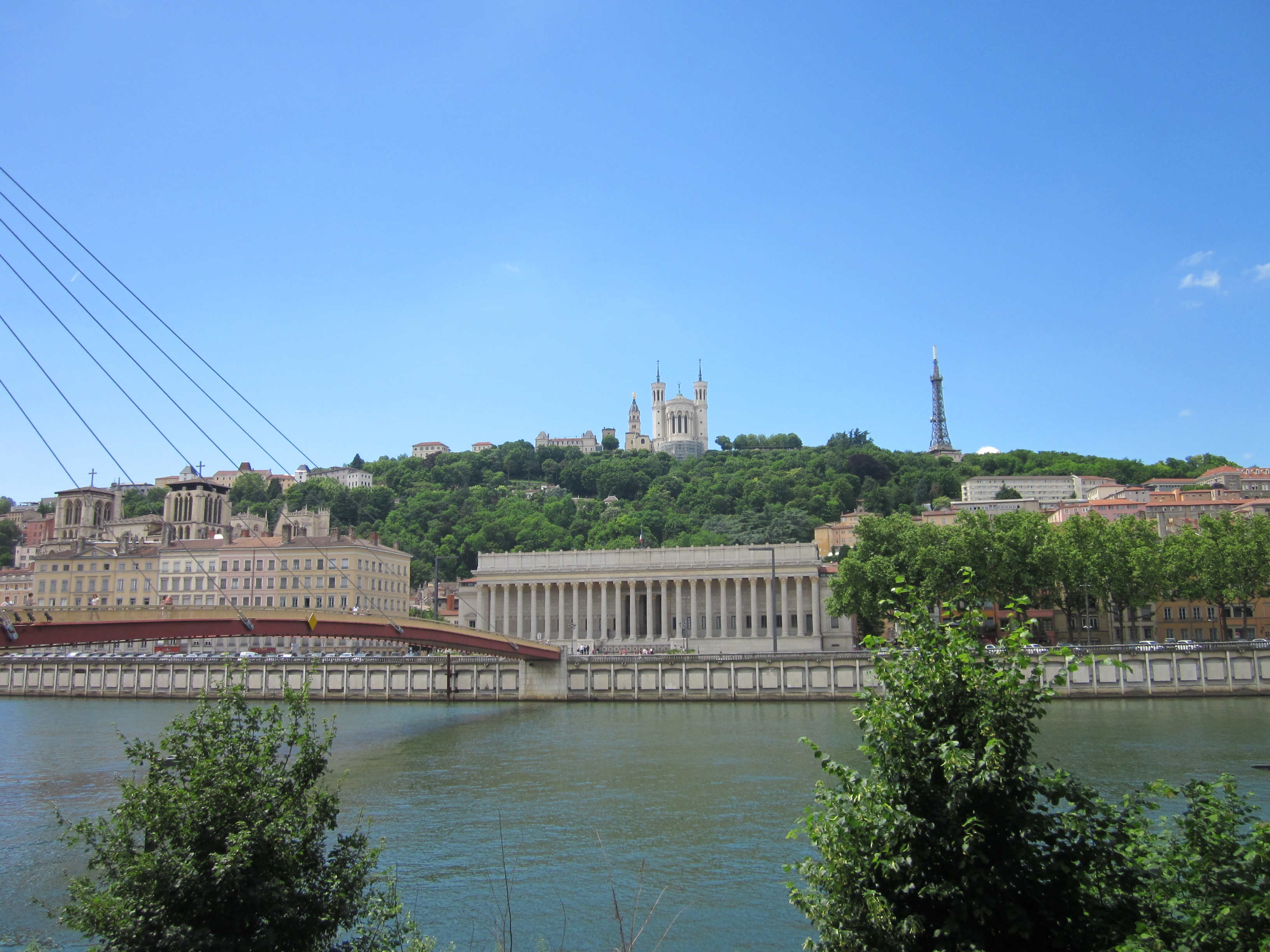 Privind omul sa faca totul Lyon)