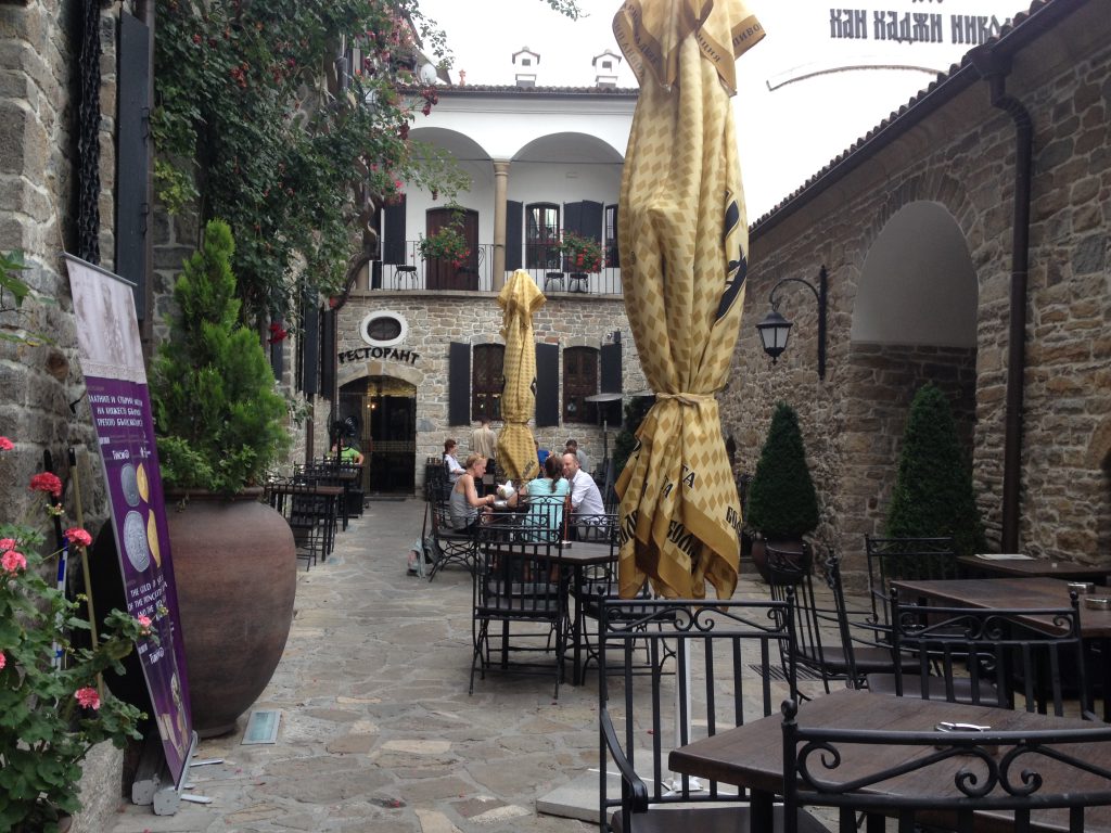 Curtea interioara de la Hadji Nikoli