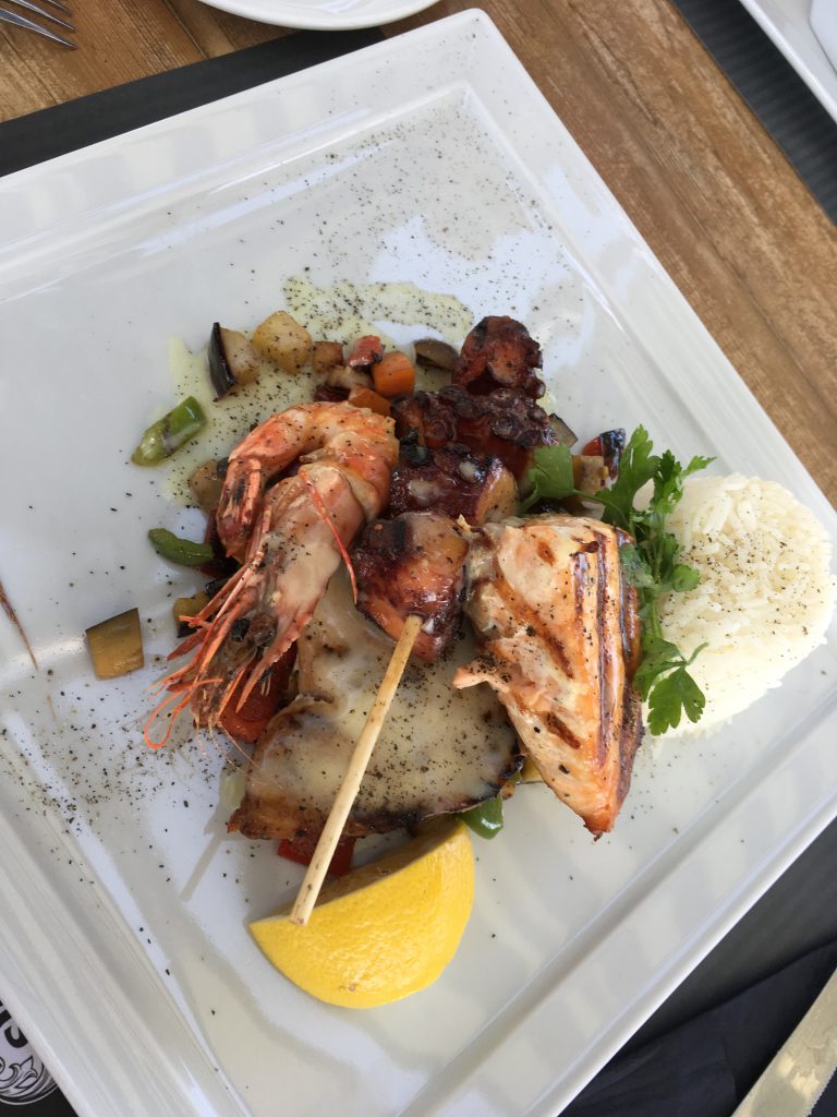 Pranz cu fructe de mare la terasa Caprice