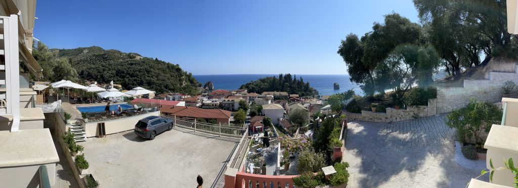 Vedere panoramica catre Marea Ionica de pe una din terasele de la Vila Letista, Parga