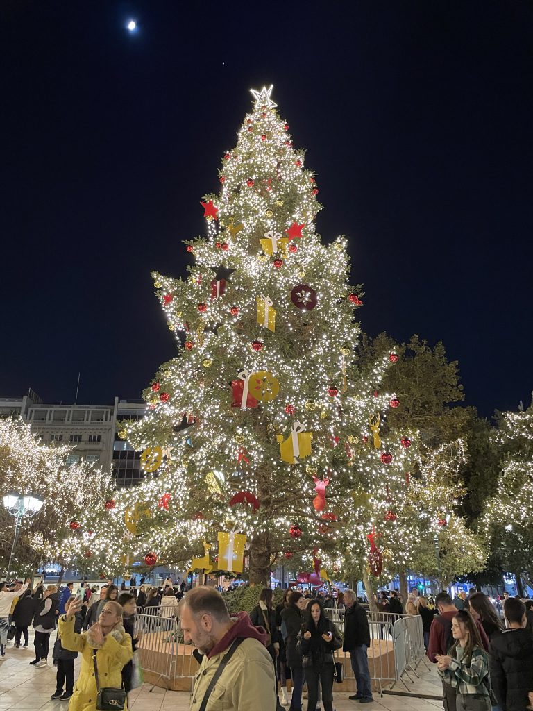 Brad de Craciun in Piata Syntagma