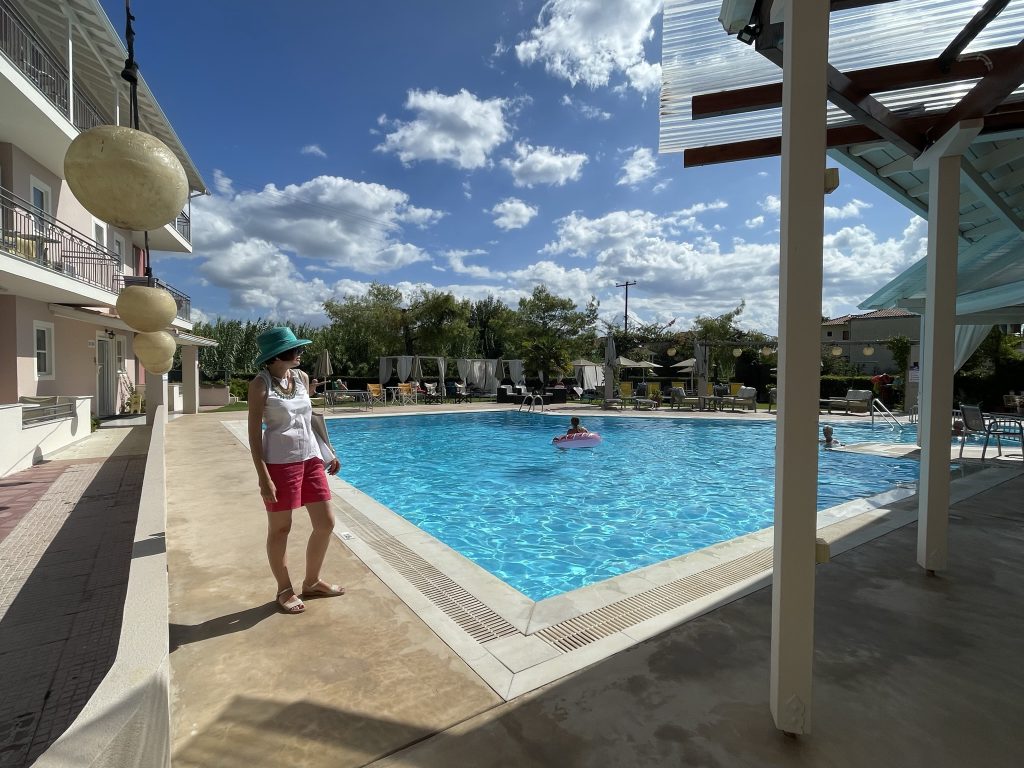 Piscina hotelului G. George din Nidri, Lefkada