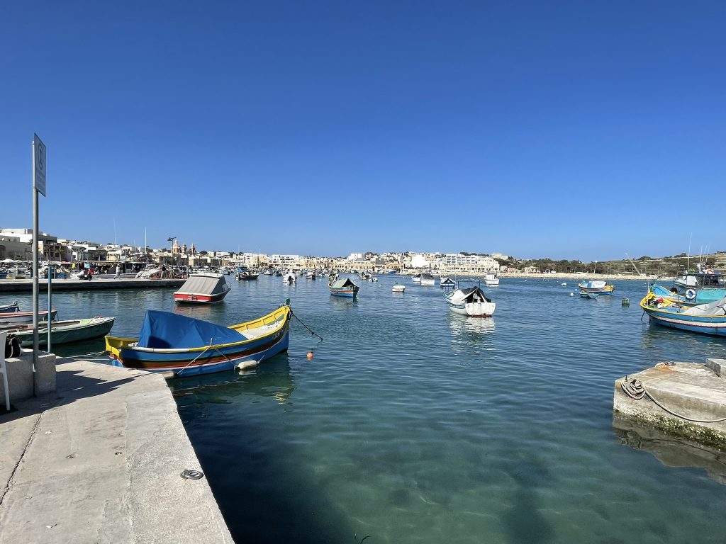 Barci colorate luzzu in Marsaxlokk