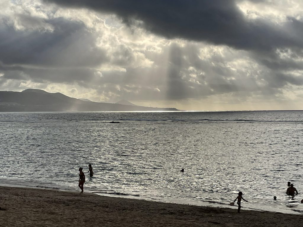Apus de soare spectaculos peste Playa de Las Canteras, Las Palmas