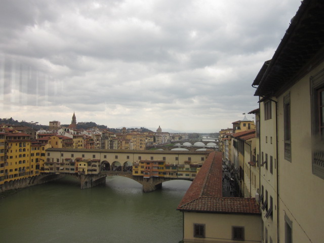Vedere din Muzeul Uffizzi catre Ponte Vecchio