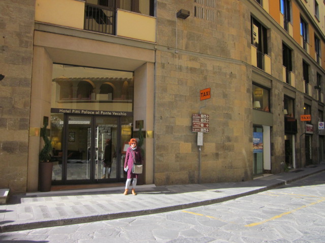 In fata hotelului Pitti Palace al Ponte Vecchio, Florenta