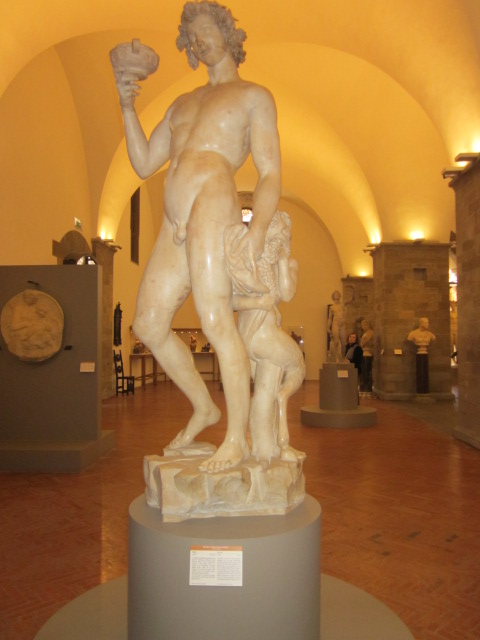 Sculptura "Bacchus" de Michelangelo la Muzeul Bargello, Florenta